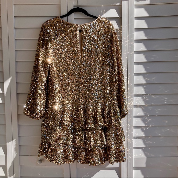 antonio melani gold dress Antonio Melani Satin Drape Dress Size 8 – ReThreads.shop main image 0